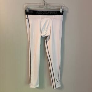 NWOT Men’s Small Nike 3/4 length, white compression leggings